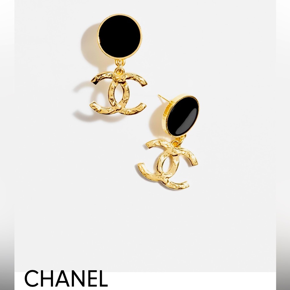 Gorgeous CHANEL pendant errings 🤩